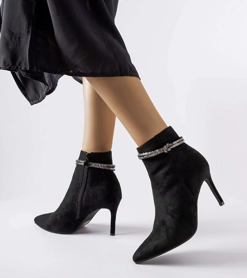 Černé vypolstrované kotníkové boty na podpatku Vinceza