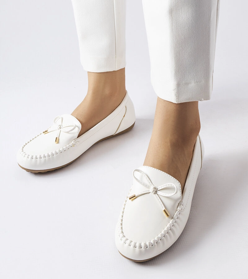 Bílé mokasíny s mašličkou Via Foria