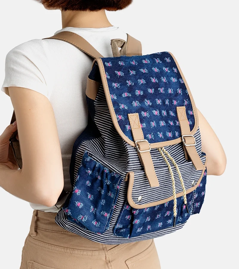 Námořnicky modrý batoh Esila