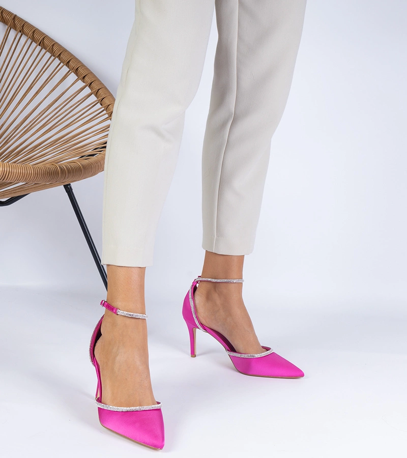 Růžové saténové lodičky zdobené kamínky Fugatto