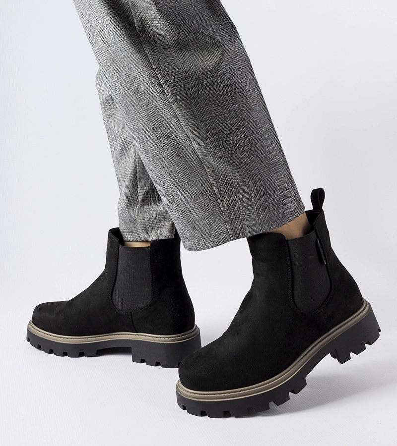 Černé zateplené kotníčkové boty Big Star MM274372