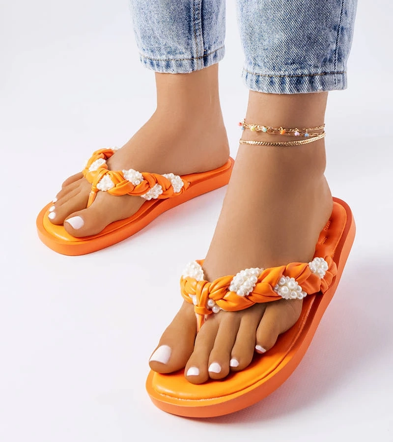 Oranžové žabky zdobené perlami Conifer