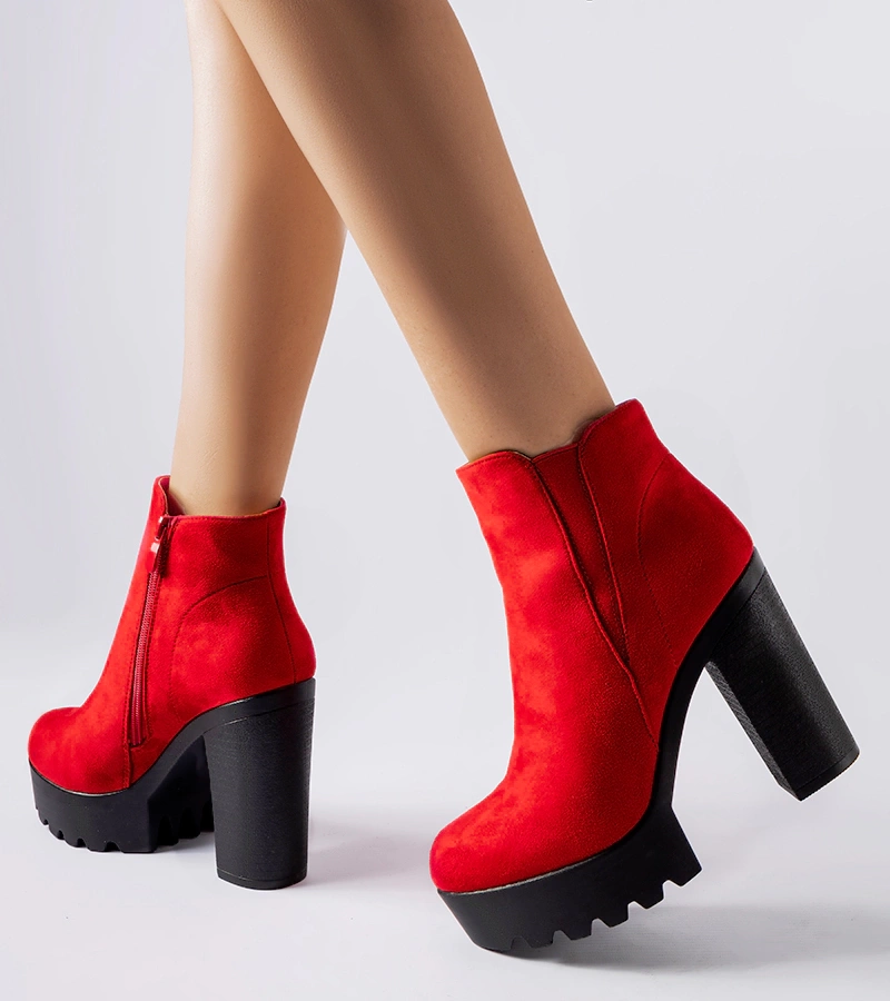 Červené kotníčkové boty na podpatku z ekokoženky Indiprete