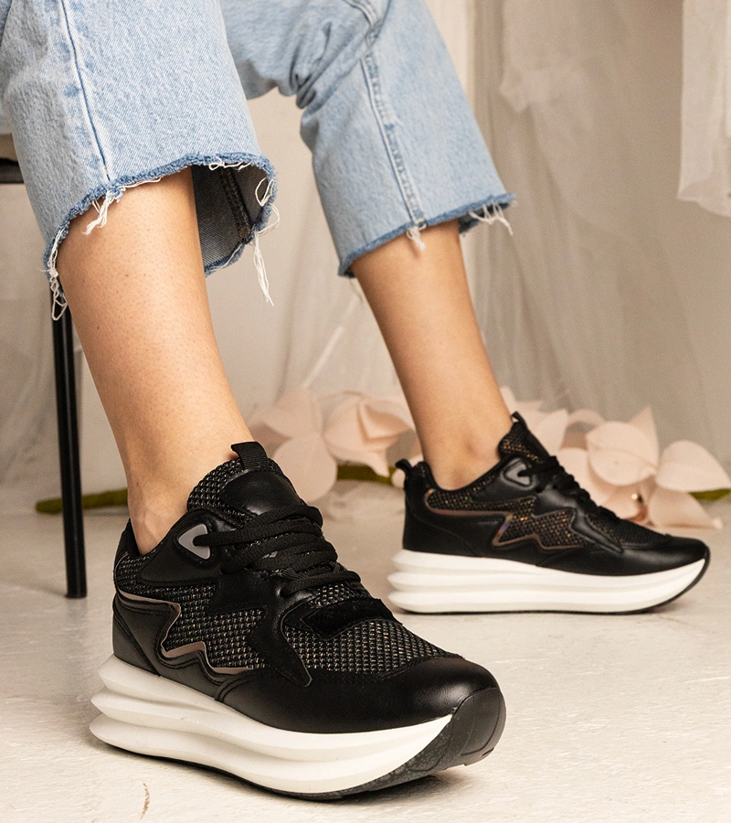 Černé tenisky s holografickým prvkem Elaiza