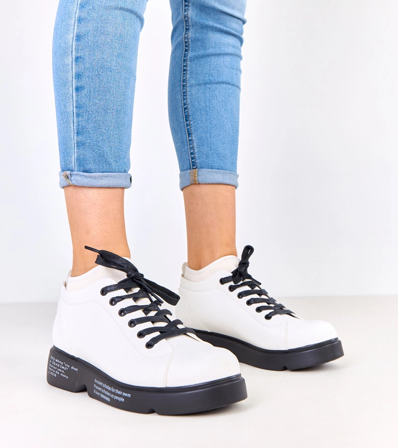 Bílé polobotky s potiskem na podrážce Ambly