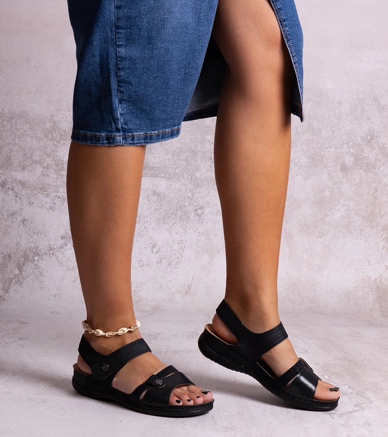 Černé sandály na platformě Huri