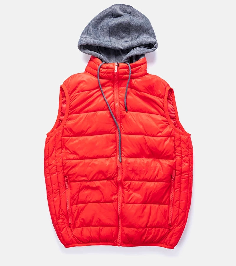 Červená vesta s kapucí Avar