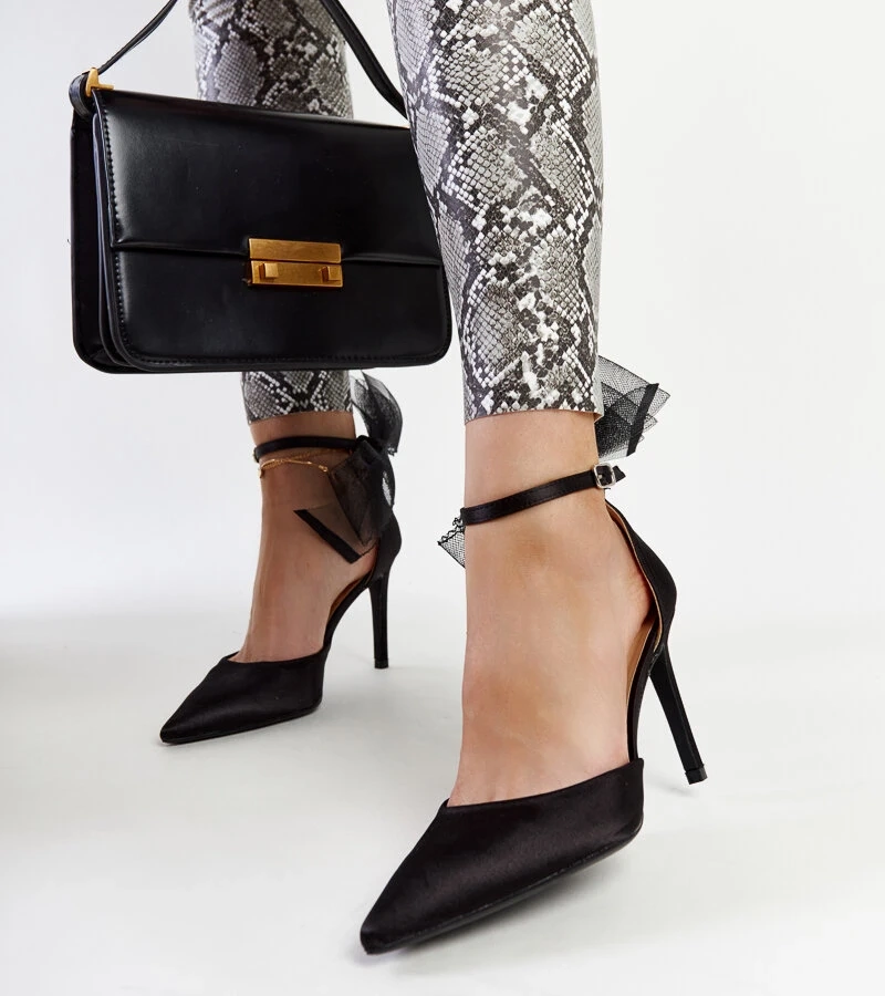 Černé podpatky s mašlí od Ilaysa