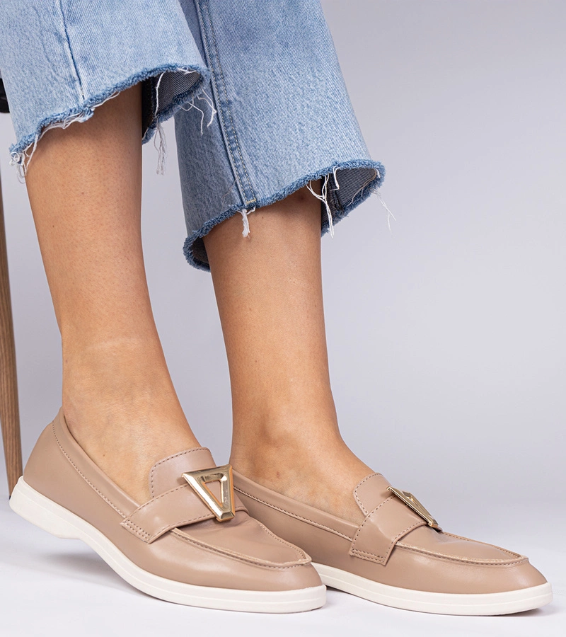 Tmavě béžové dámské mokasíny s elegantní ozdobou Viletta