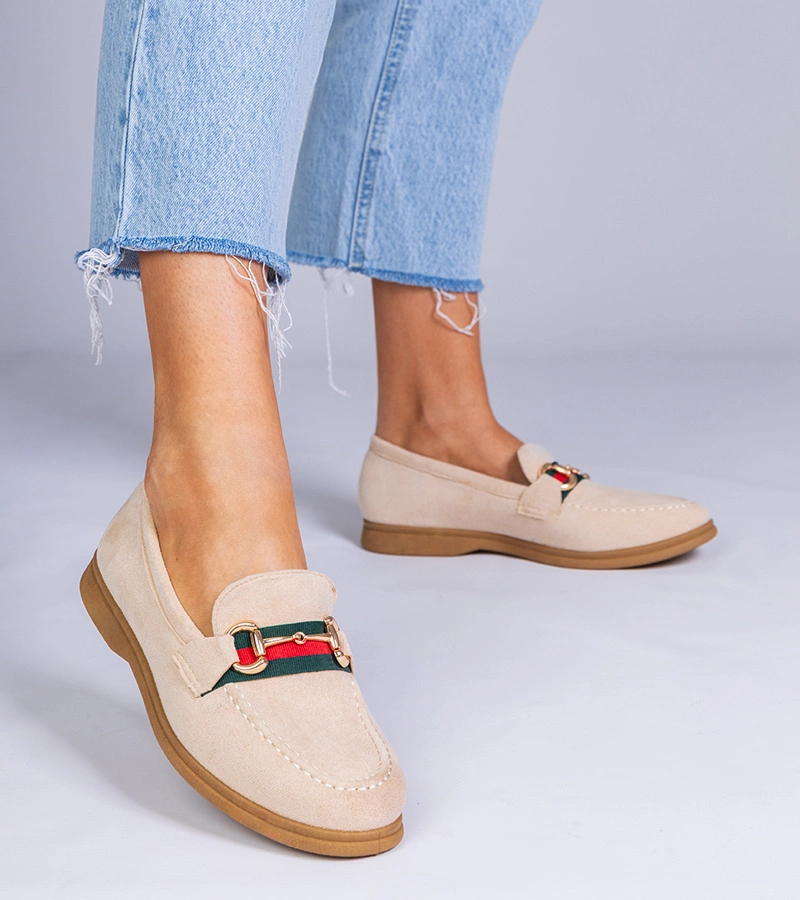 Béžové mokasíny z ekosemiše se zlatou ozdobou Daliana