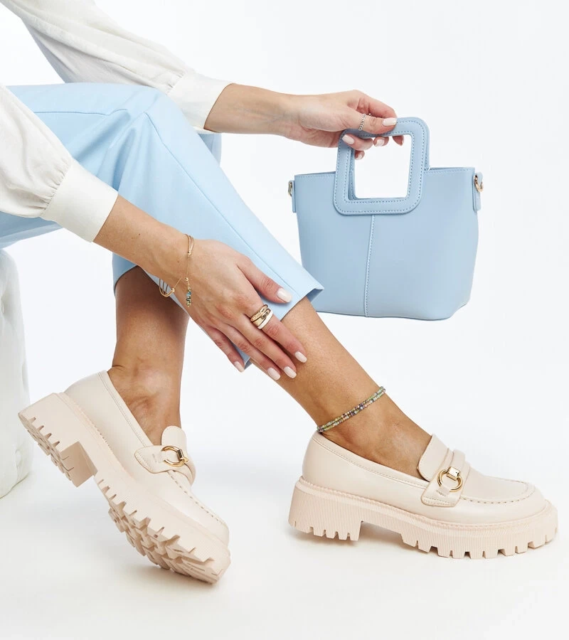 Bežové mokasíny s přezkou Lasima