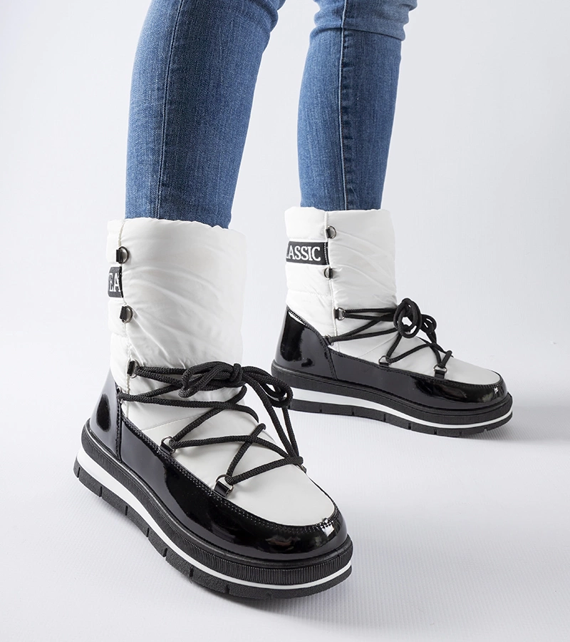 Bílé sněhule na platformě Vineyard