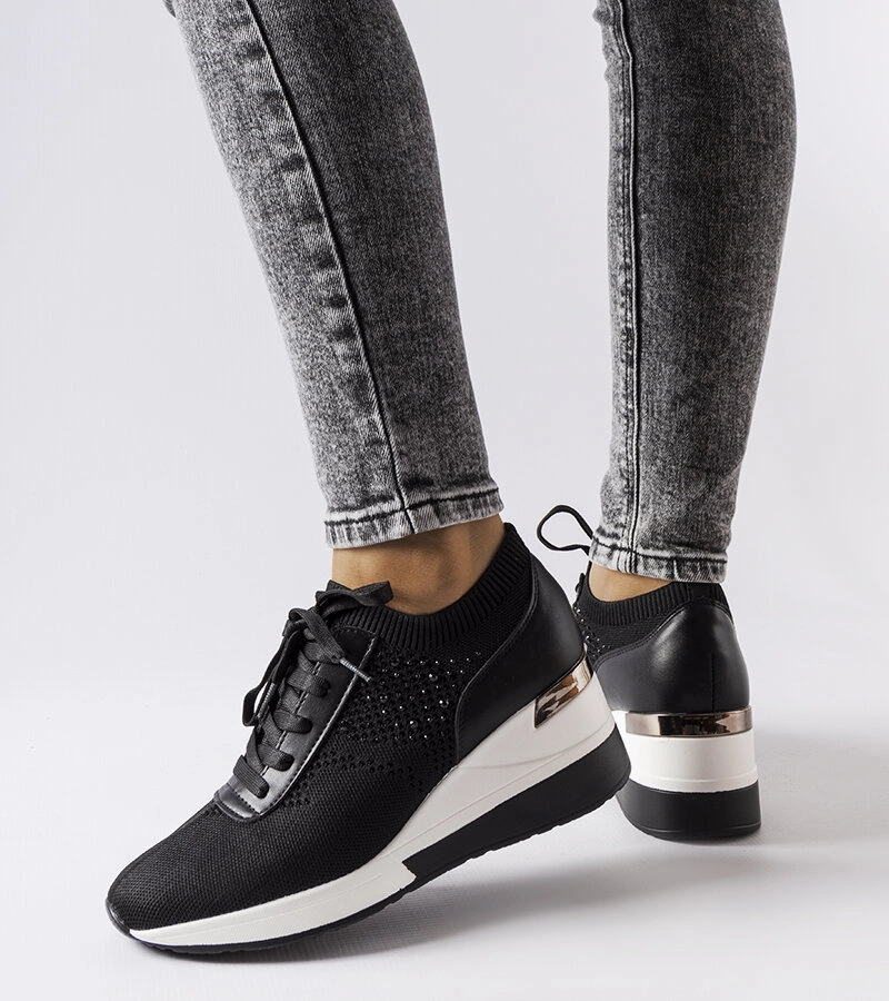 Černé tenisky na platformě s křišťály Vala