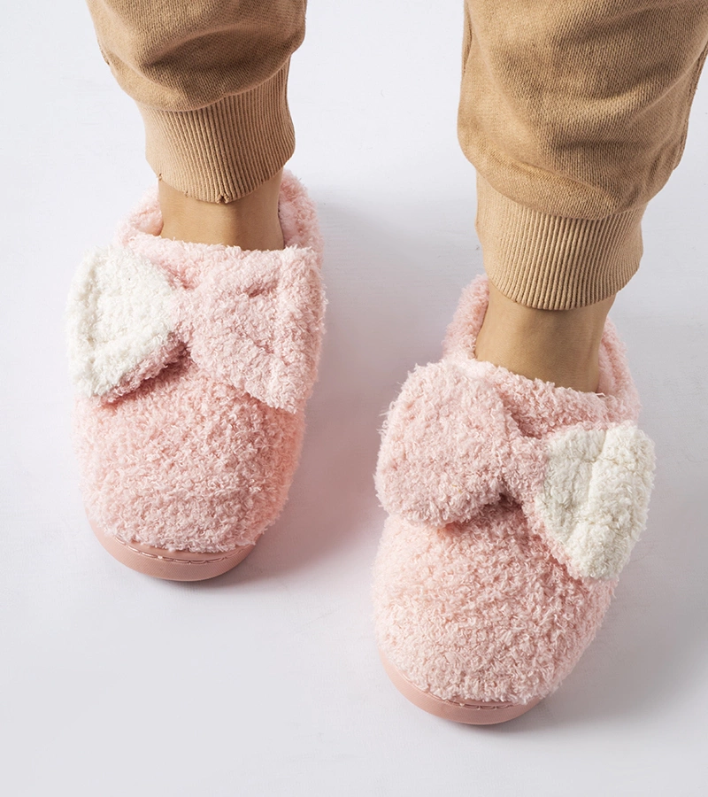 Růžové teplé pantofle s mašlí Delfio