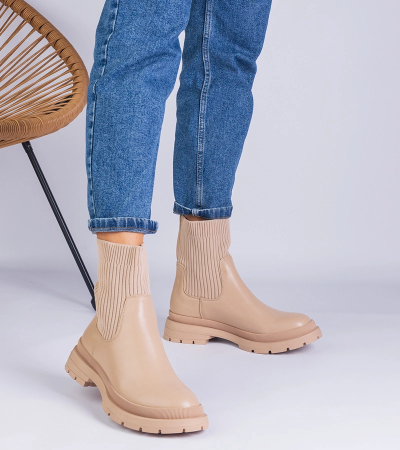 Hnědé kotníkové boty s látkovým svrškem Kalvaria