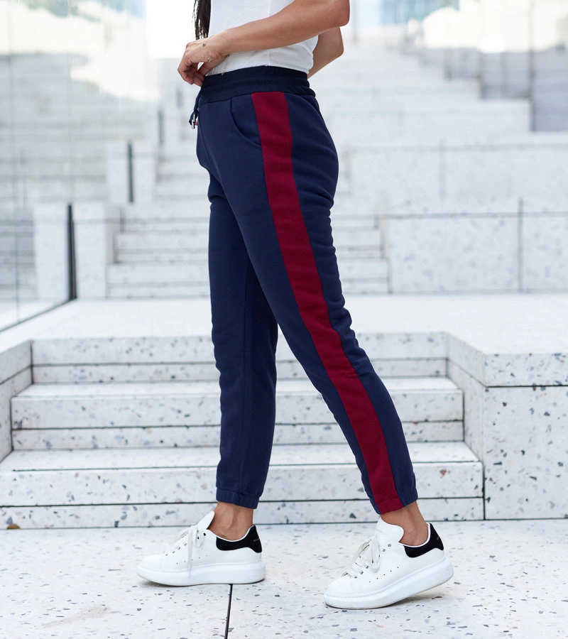 Modré kalhoty s červenými pruhy od Bel