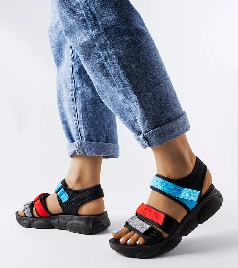 Černé sportovní sandály na suchý zip od Mireio