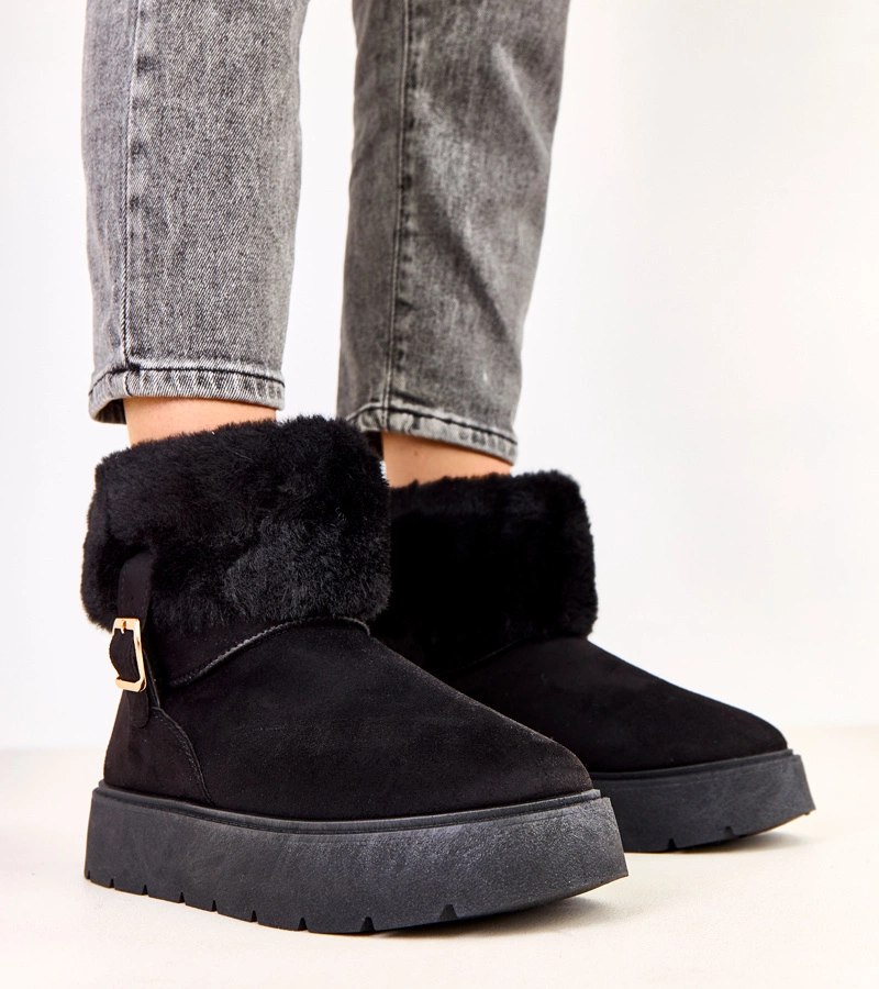 Černé sněhule na platformě zdobené sponou Salini