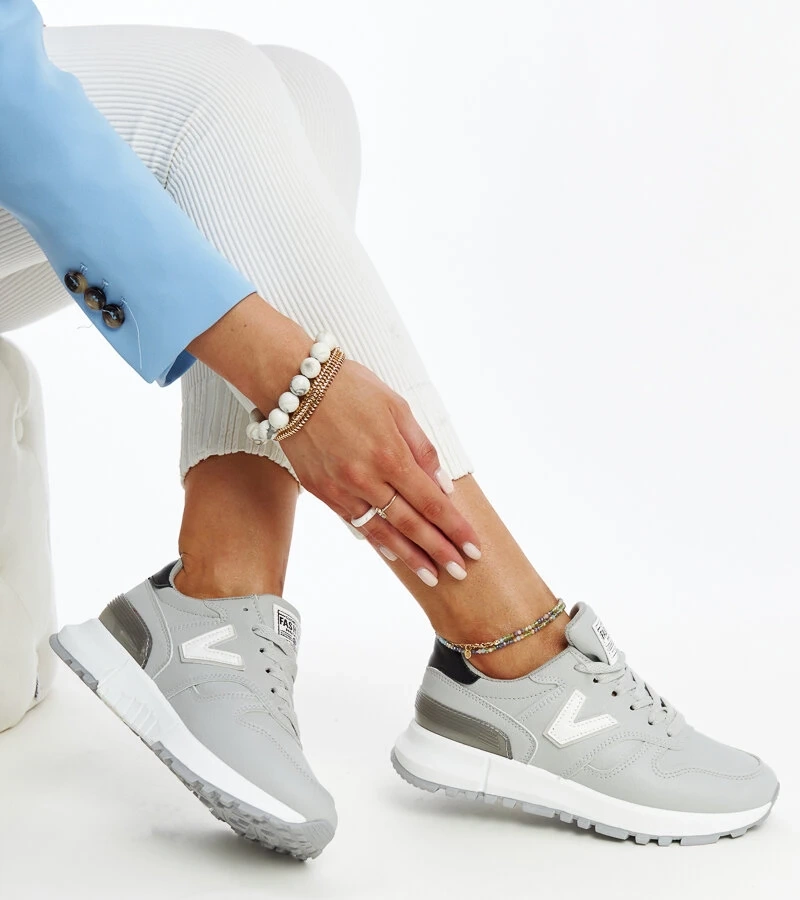 Šedé tenisky na silnější podrážce Cettina