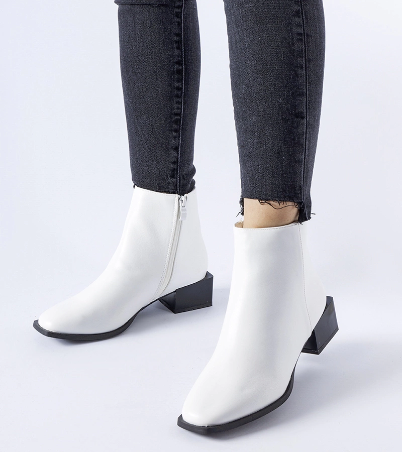 Bílé zateplené kotníčkové boty s čtvercovým podpatkem Boris